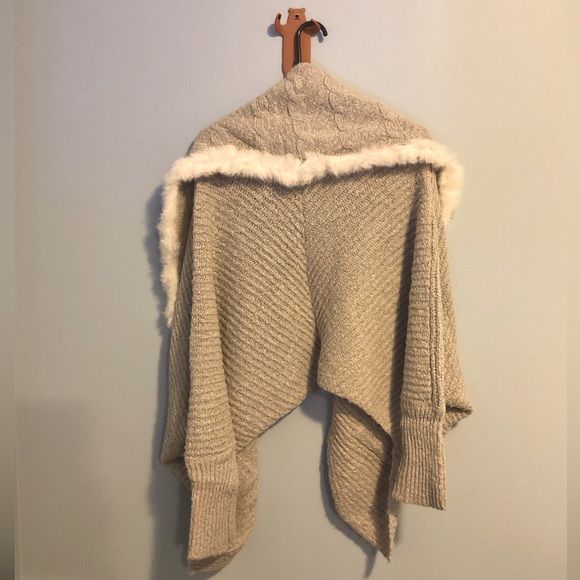 Stylish knit wear - Picture 2 of 3